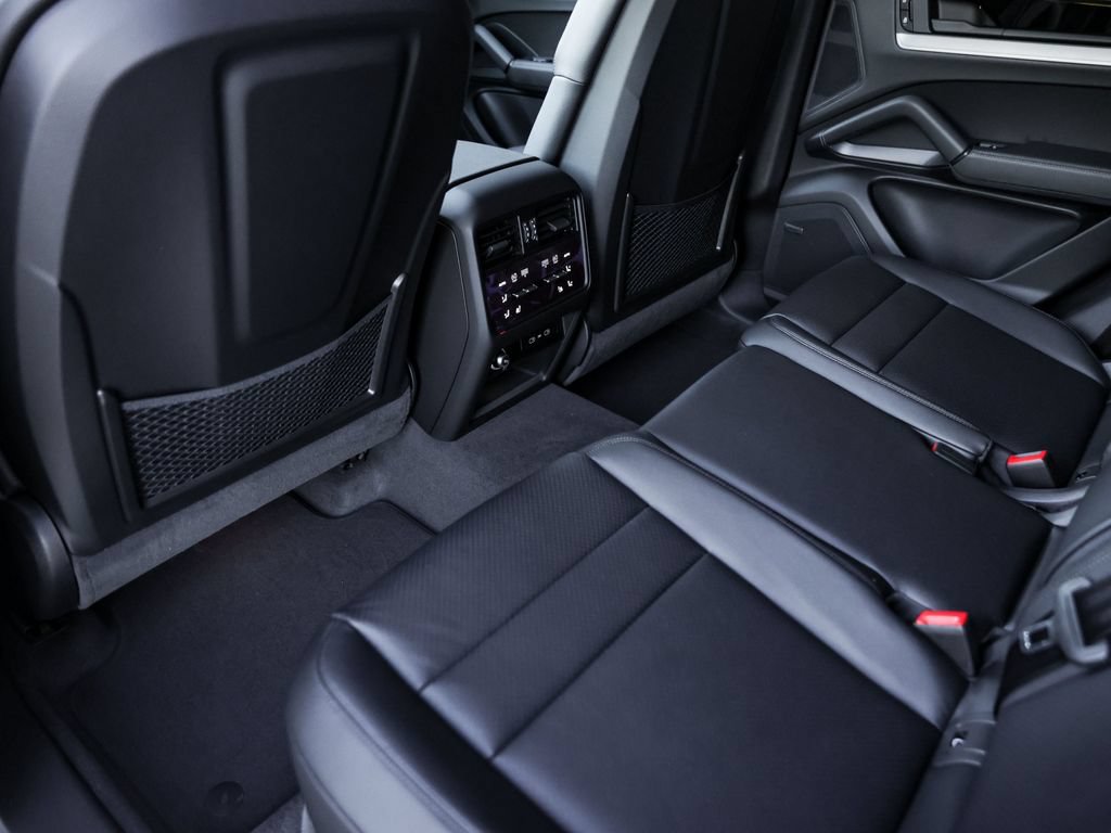 Certified 2026 Porsche Cayenne AWD/4WD image 32