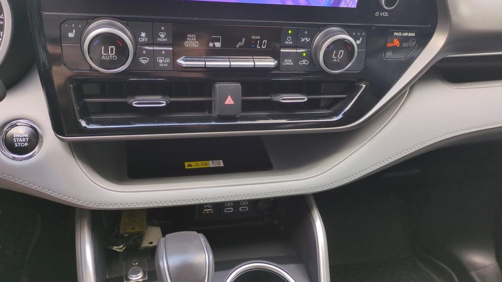 Used 2023 Toyota Highlander XLE image 21