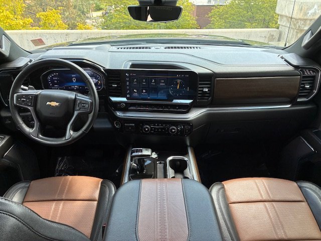 Used 2023 Chevrolet Silverado 1500 High Country w/ Technology Package image 16