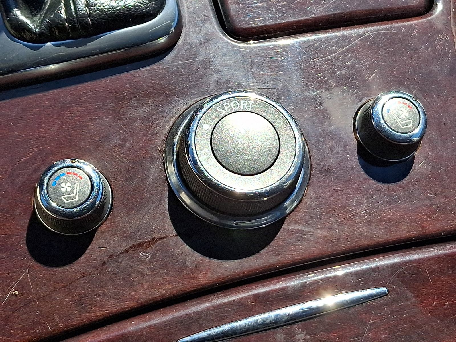 Used 2017 INFINITI Q70 L 3.7 image 26