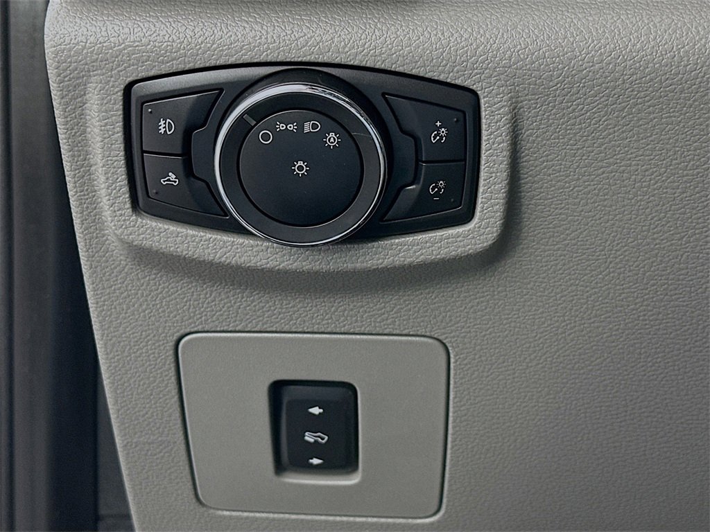 Used 2016 Ford F150 XLT w/ Equipment Group 302A Luxury image 10