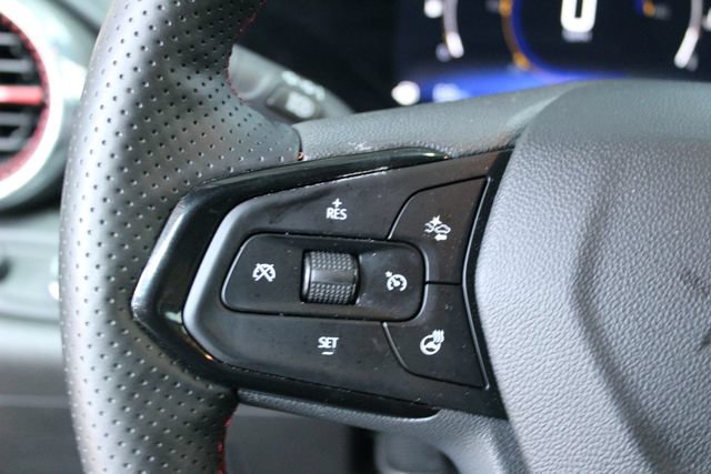 Used 2025 Chevrolet Trax RS FWD image 15