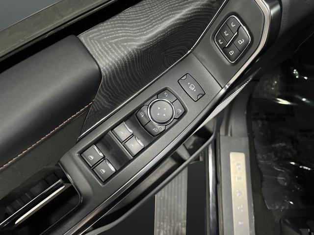 Used 2024 Ford F250 Platinum image 33