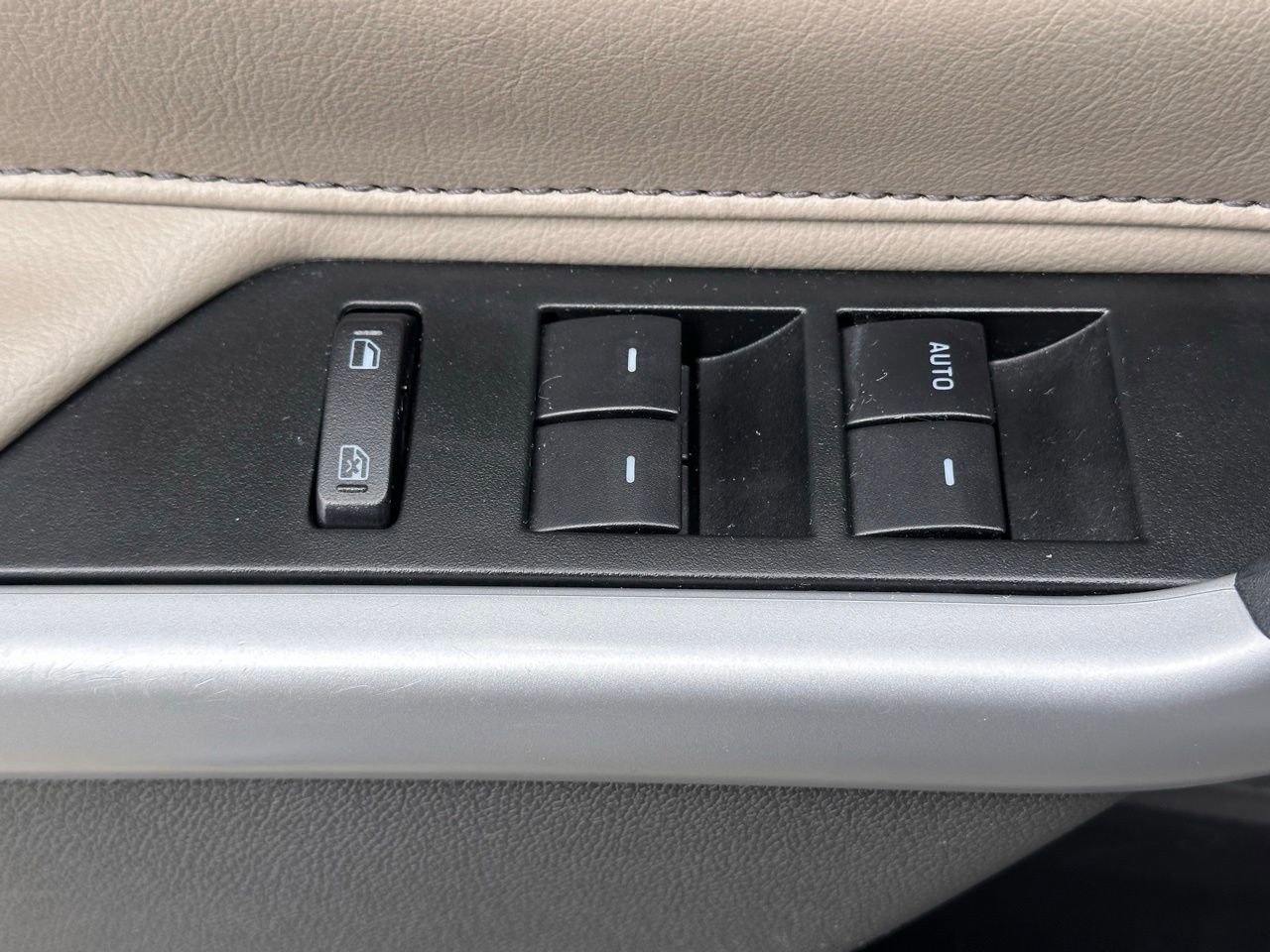 Used 2013 Ford Edge Limited w/ Driver Entry Pkg image 21