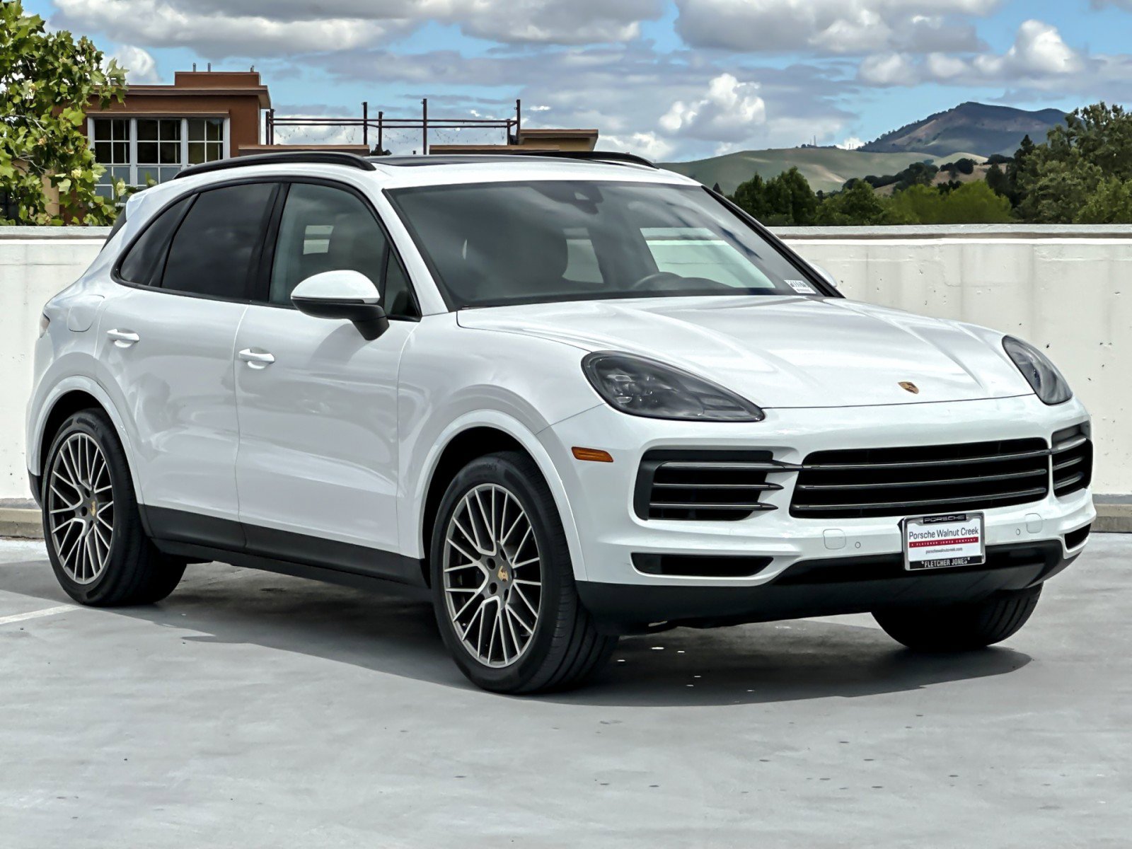 Certified 2023 Porsche Cayenne Platinum Edition image 10