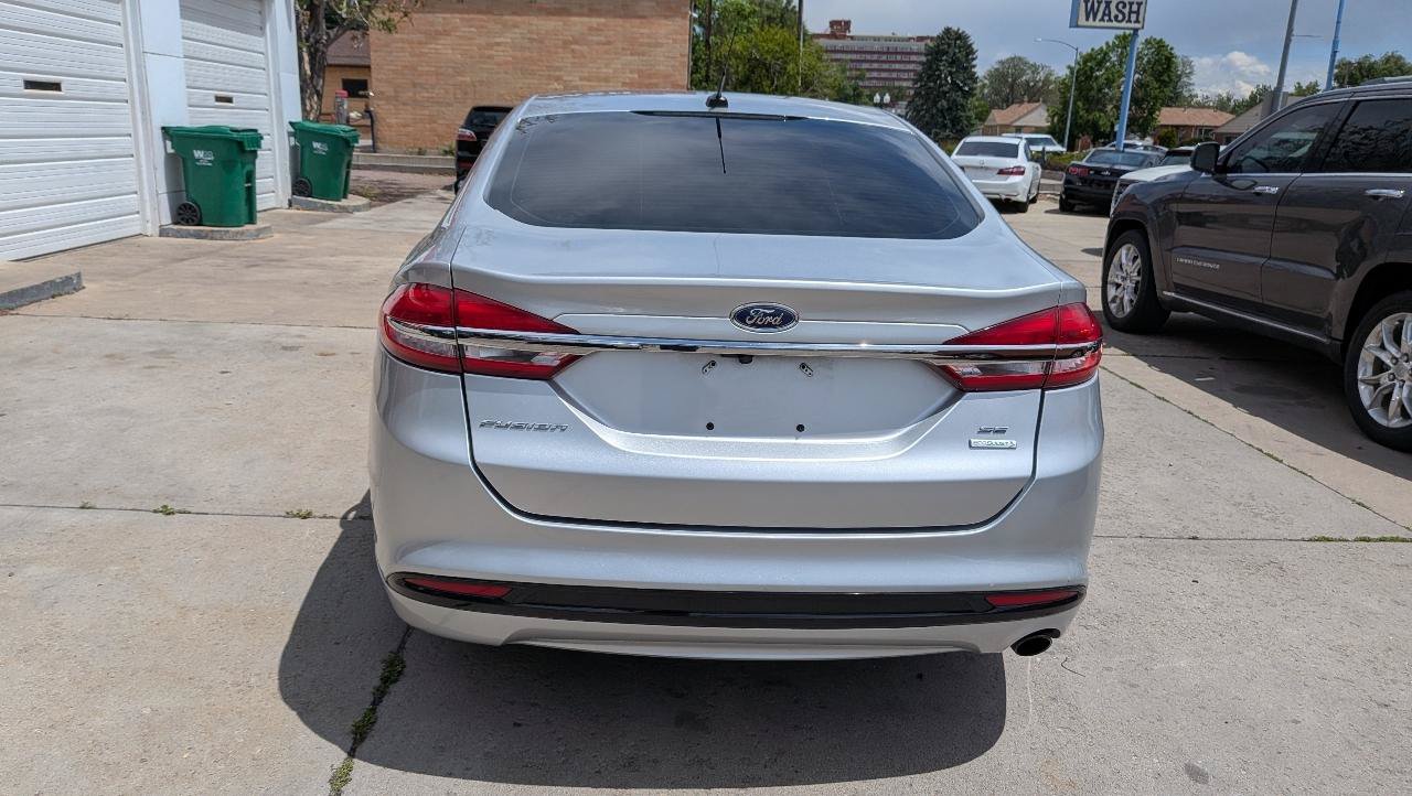 Used 2017 Ford Fusion SE FWD image 6