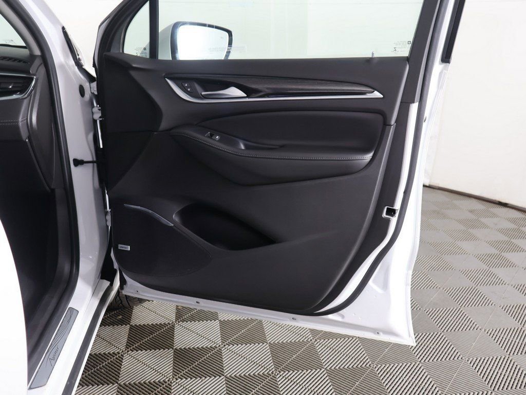 Used 2021 Buick Enclave Avenir w/ Avenir Technology Package image 28