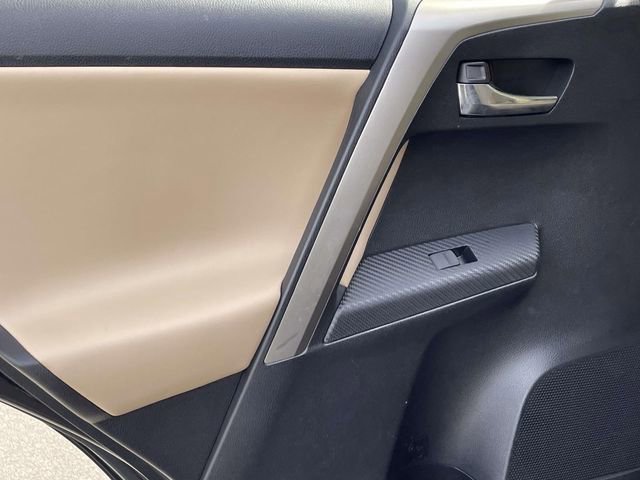 Used 2015 Toyota RAV4 Limited image 10