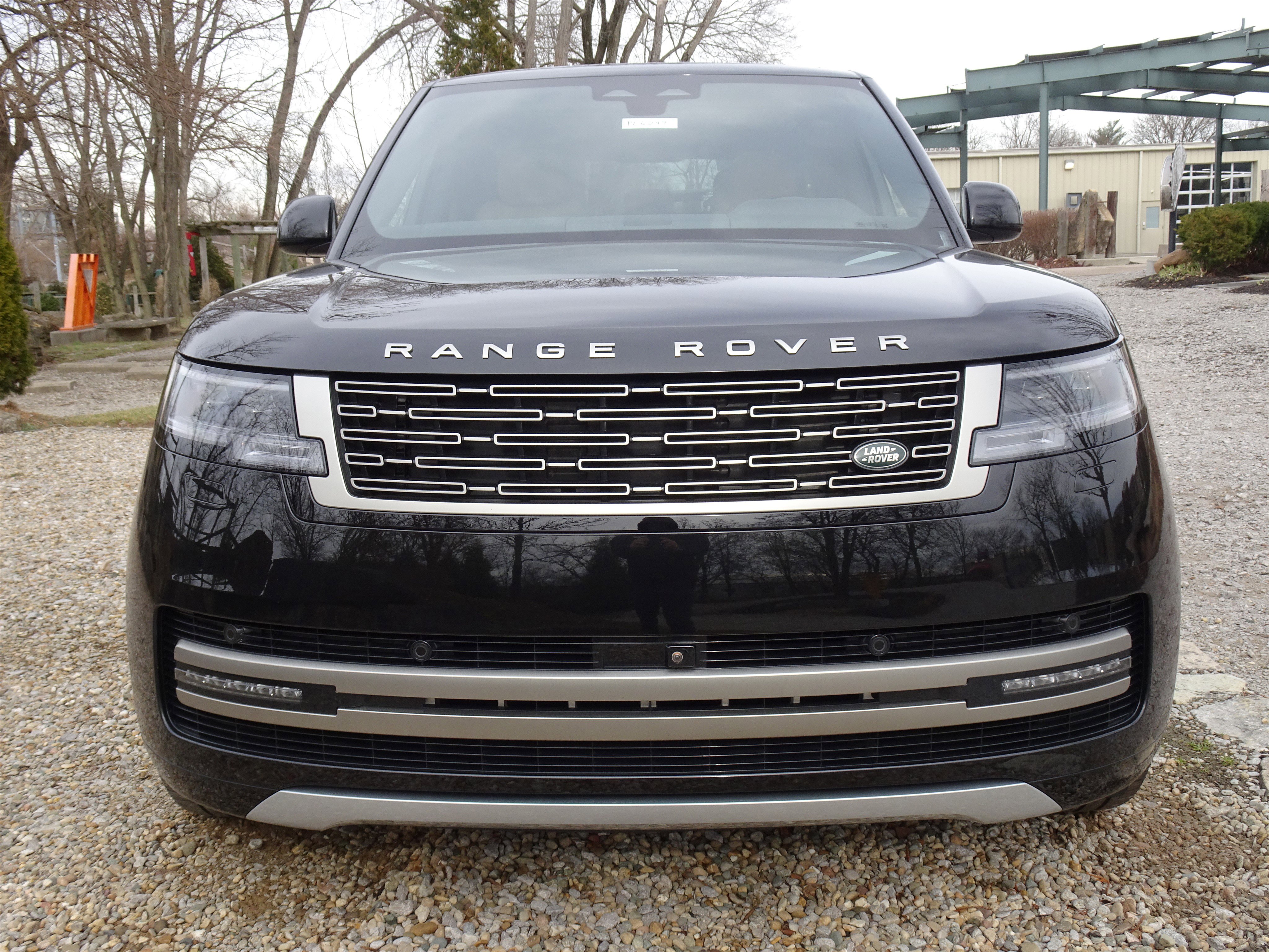 Certified 2024 Land Rover Range Rover SE image 13