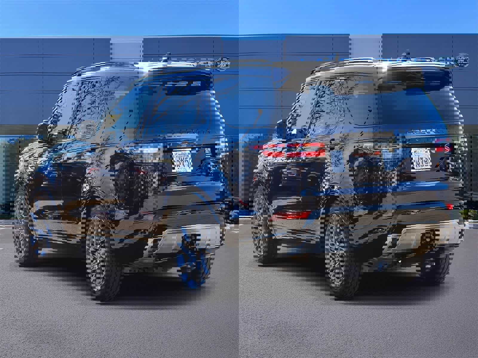 Used 2020 Land Rover Discovery Landmark image 8