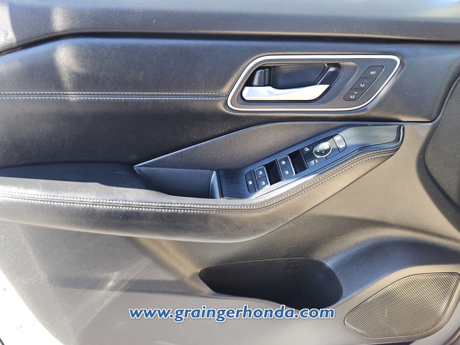 Used 2024 Nissan Rogue Platinum image 23