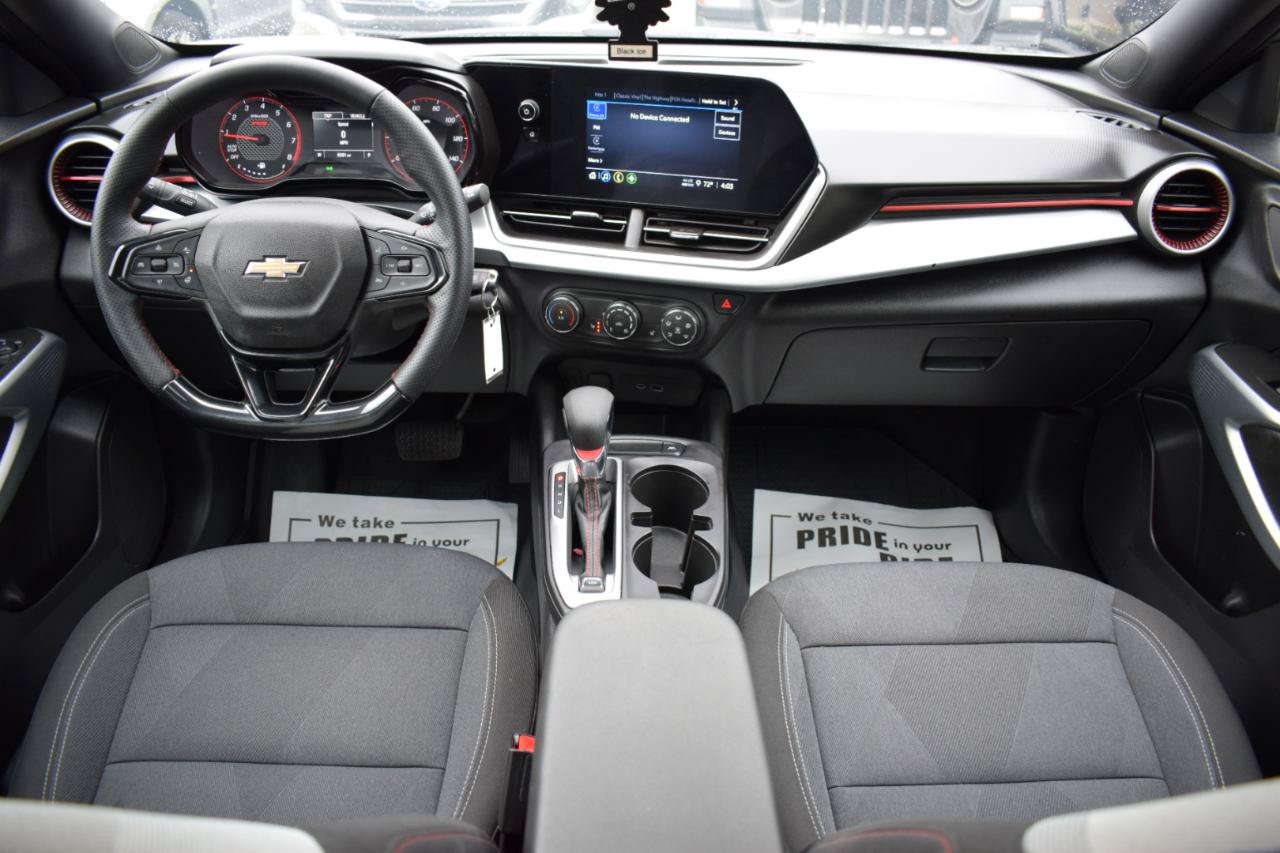 Used 2026 Chevrolet Trax RS w/ Sunroof Package FWD image 17