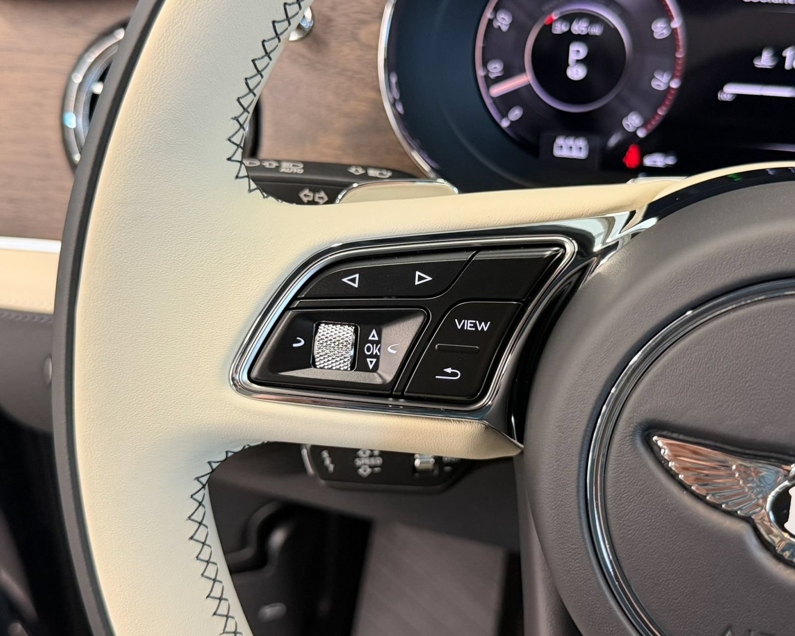 New 2026 Bentley Bentayga Extended Wheelbase AWD/4WD image 23