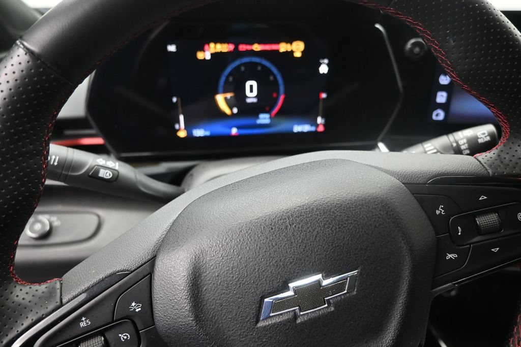 Used 2025 Chevrolet Trax RS FWD image 12