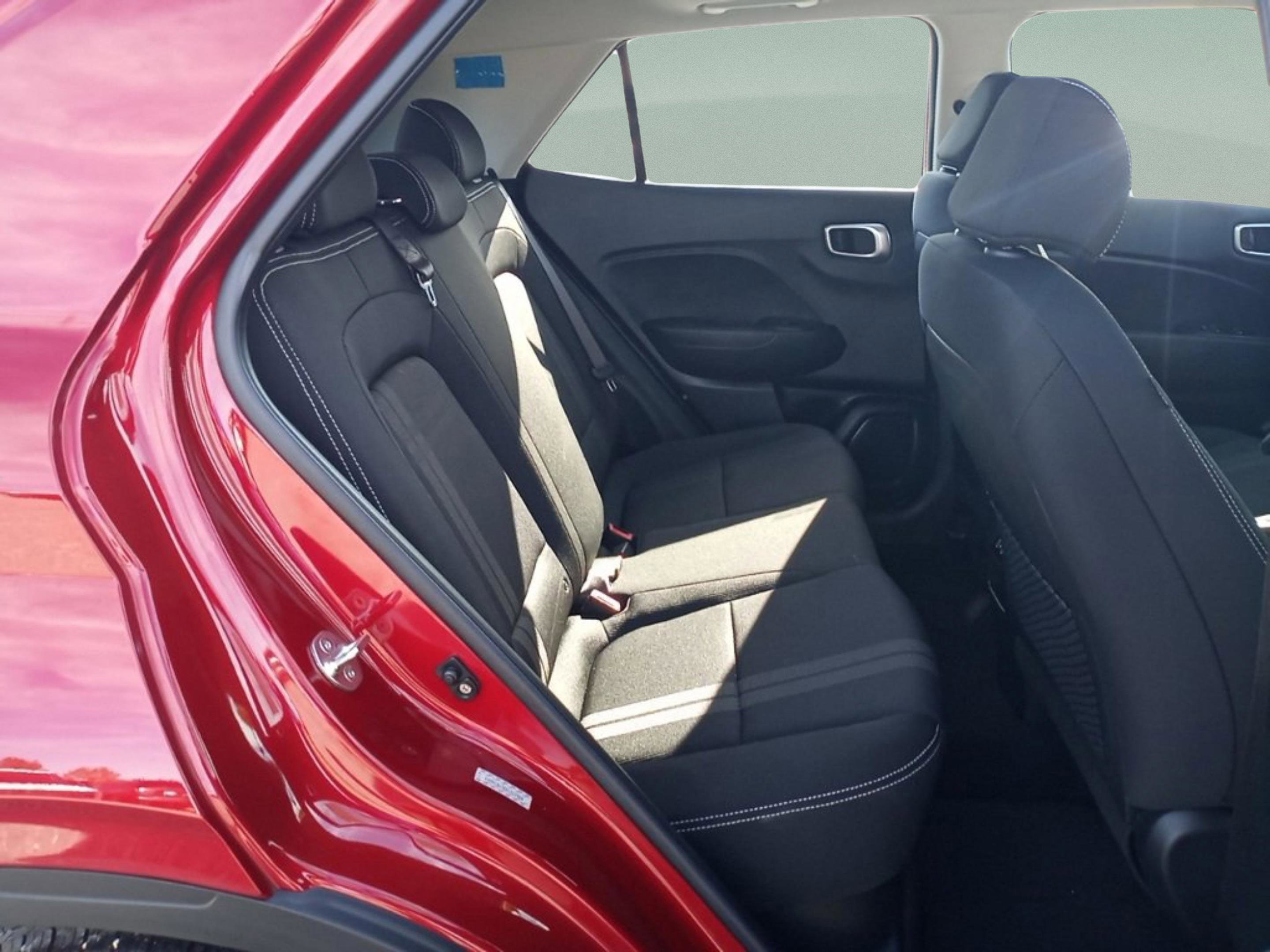 Certified 2024 Hyundai Venue SEL image 23