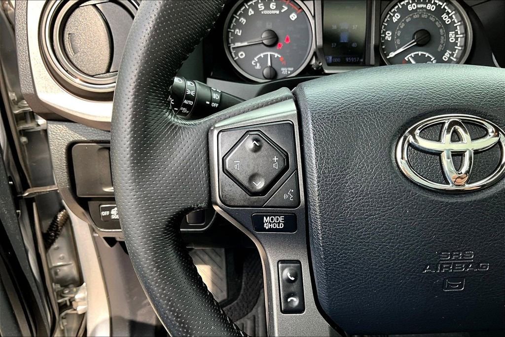 Used 2016 Toyota Tacoma TRD Sport image 13