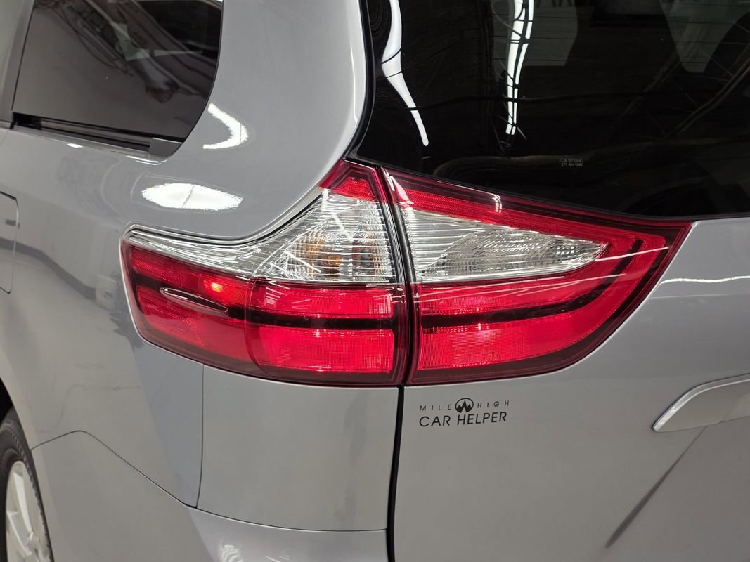 Used 2017 Toyota Sienna XLE Premium image 52