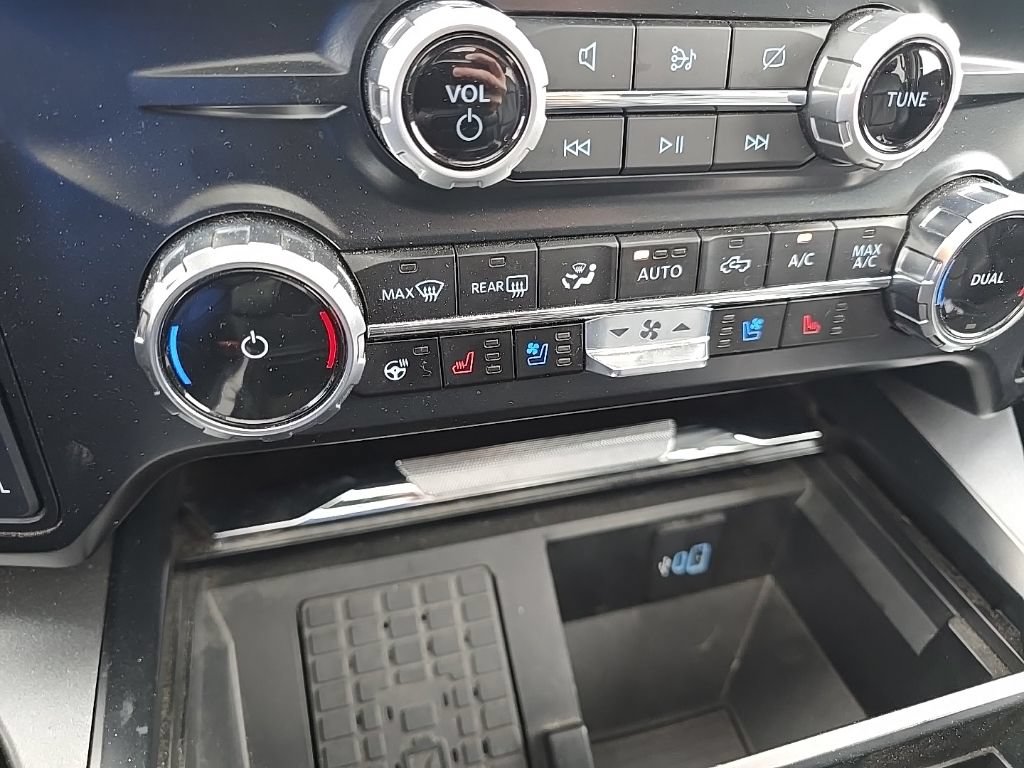 Used 2023 Ford F350 Lariat w/ Lariat Ultimate Package AWD/4WD image 26