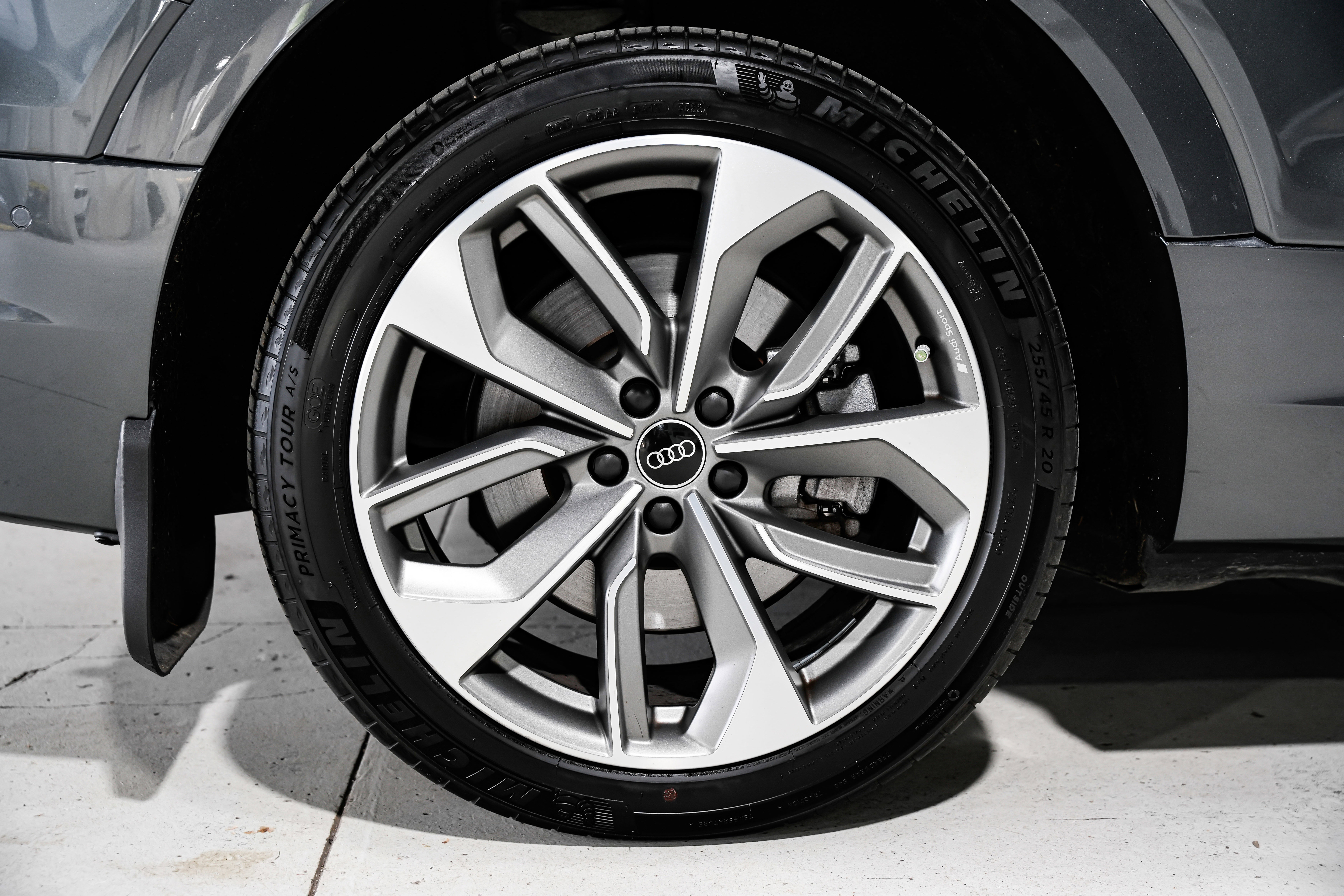 Used 2021 Audi e-tron Premium Plus w/ Premium Plus Package AWD/4WD image 54