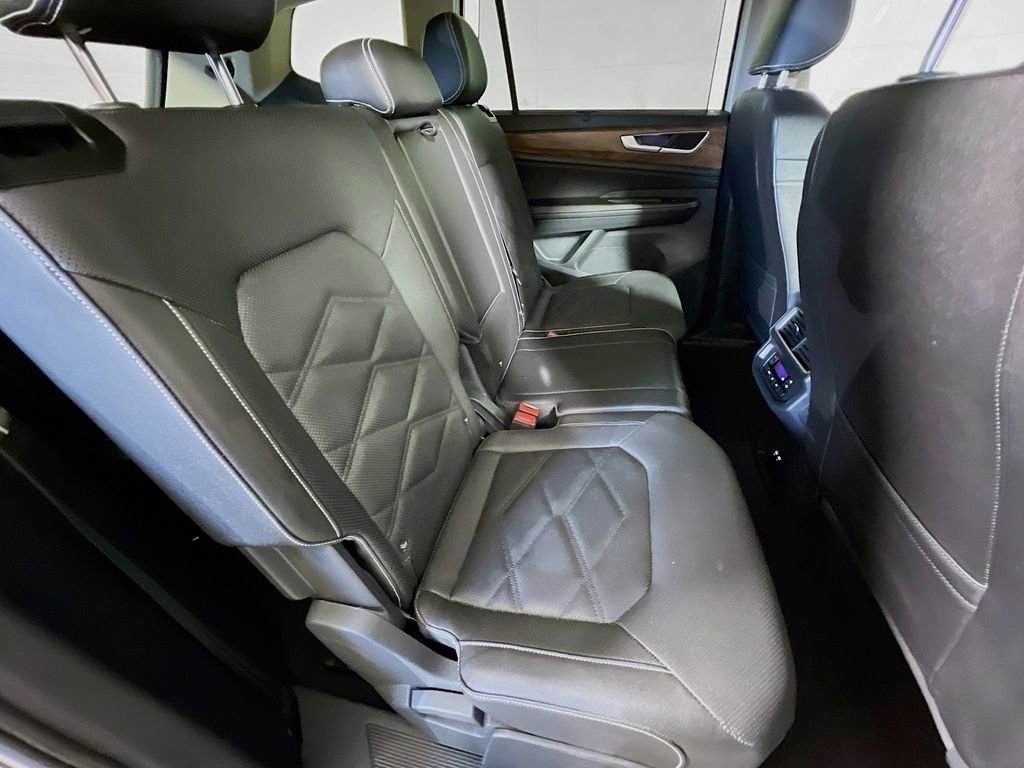 Used 2025 Volkswagen Atlas SE image 24