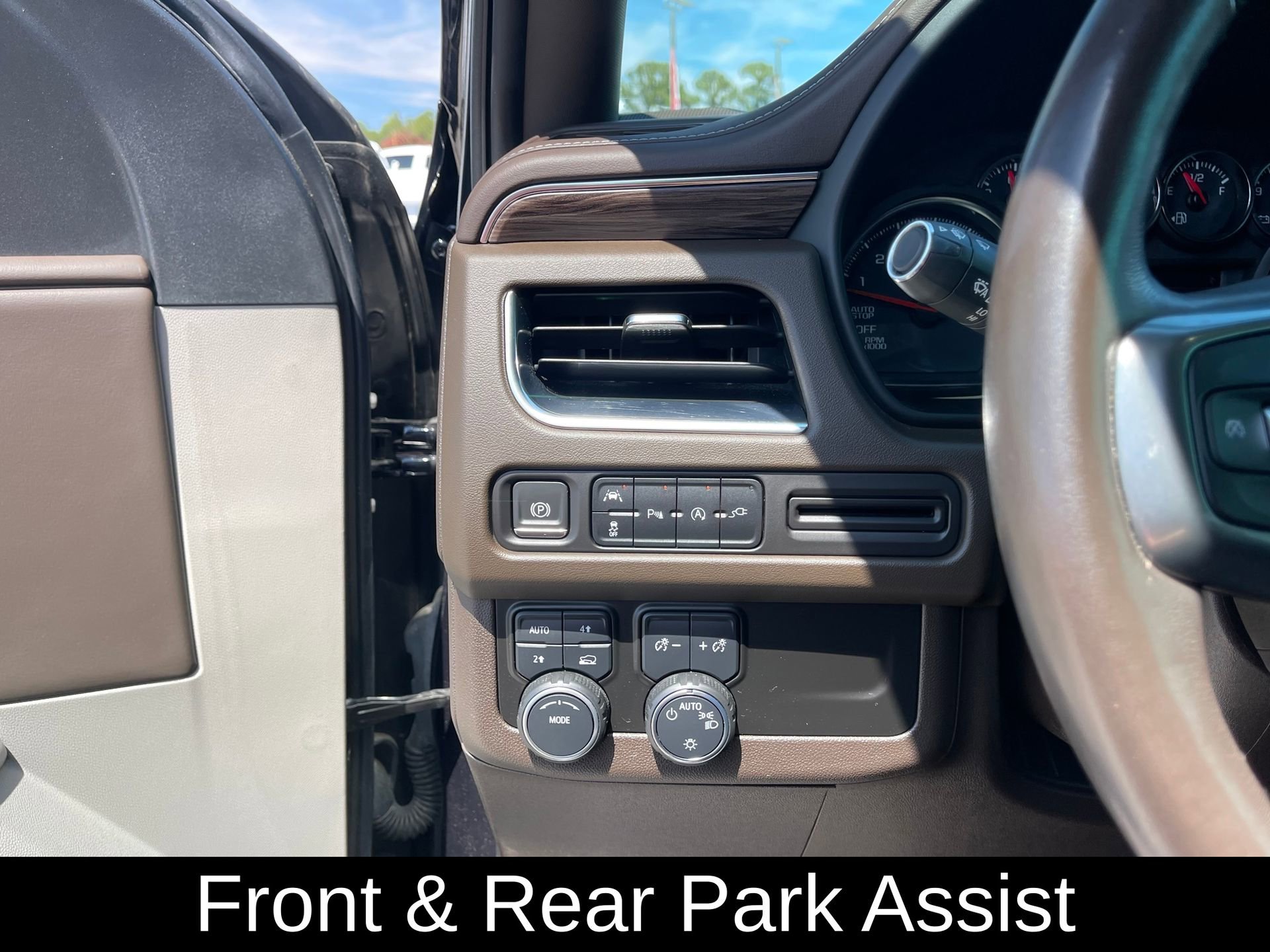 Used 2021 Chevrolet Tahoe LT w/ LT Signature Plus Package AWD/4WD image 15