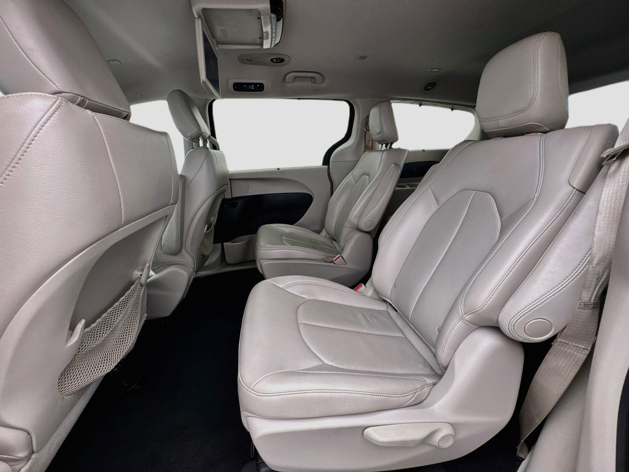 Used 2018 Chrysler Pacifica Touring-L FWD image 15