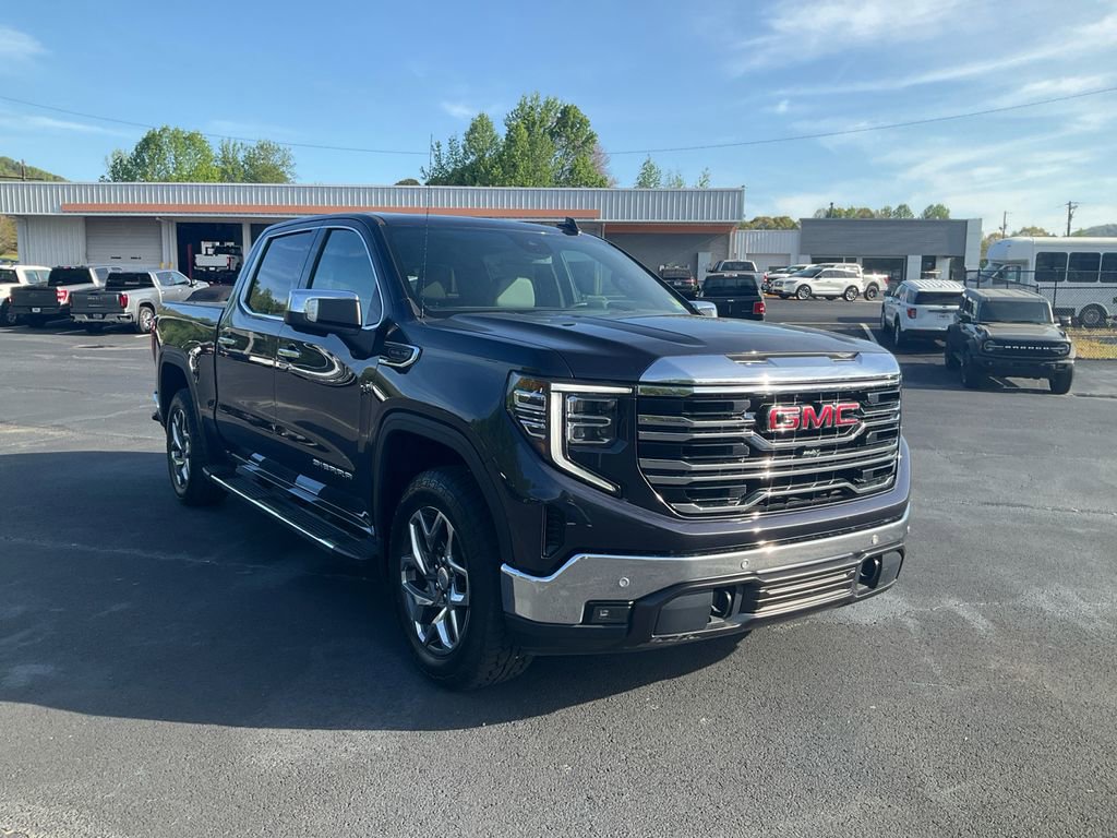 Used 2022 GMC Sierra 1500 SLT w/ SLT Premium Plus Package AWD/4WD image 3