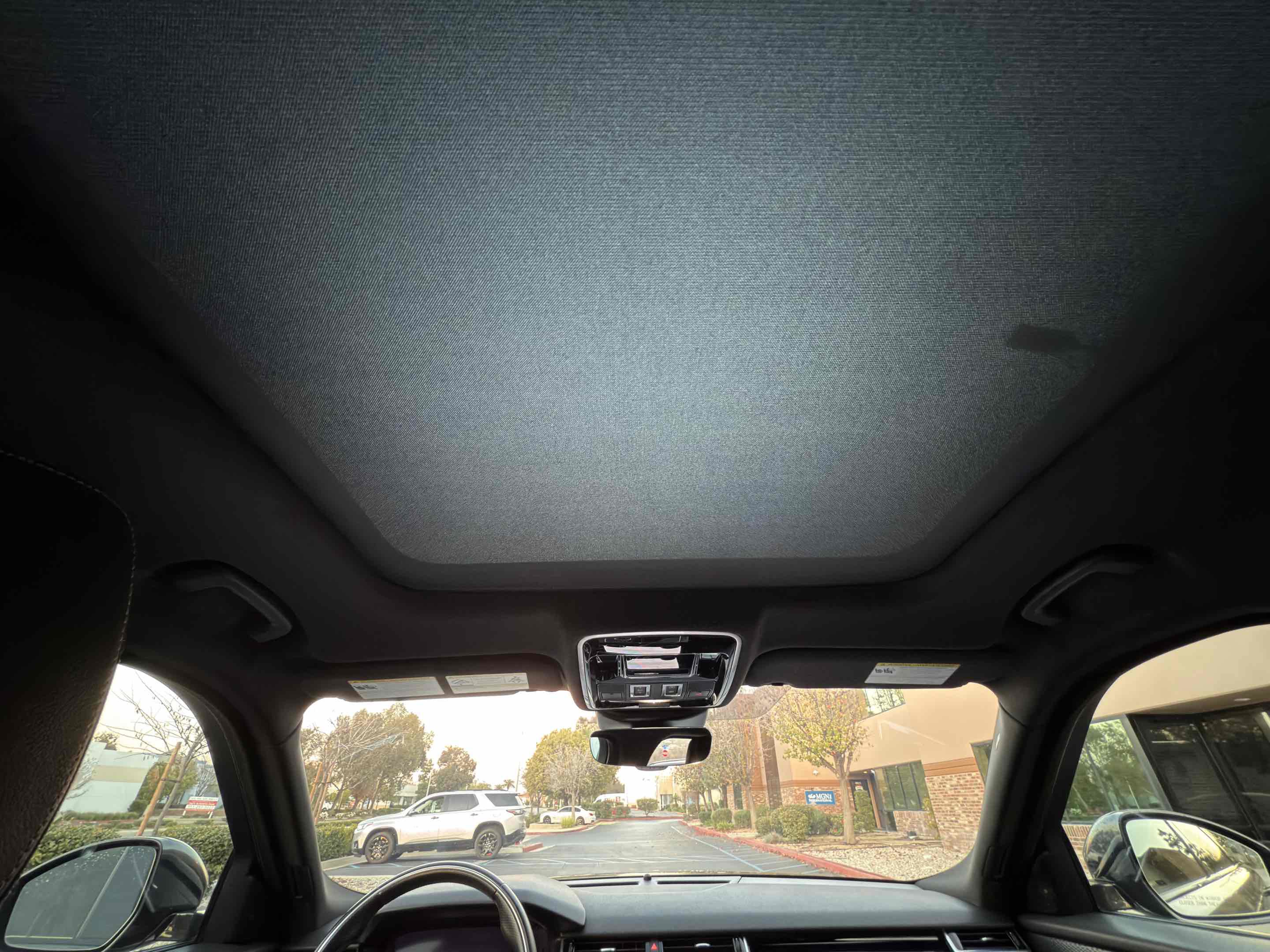 Used 2018 Land Rover Range Rover Velar R-Dynamic SE image 35