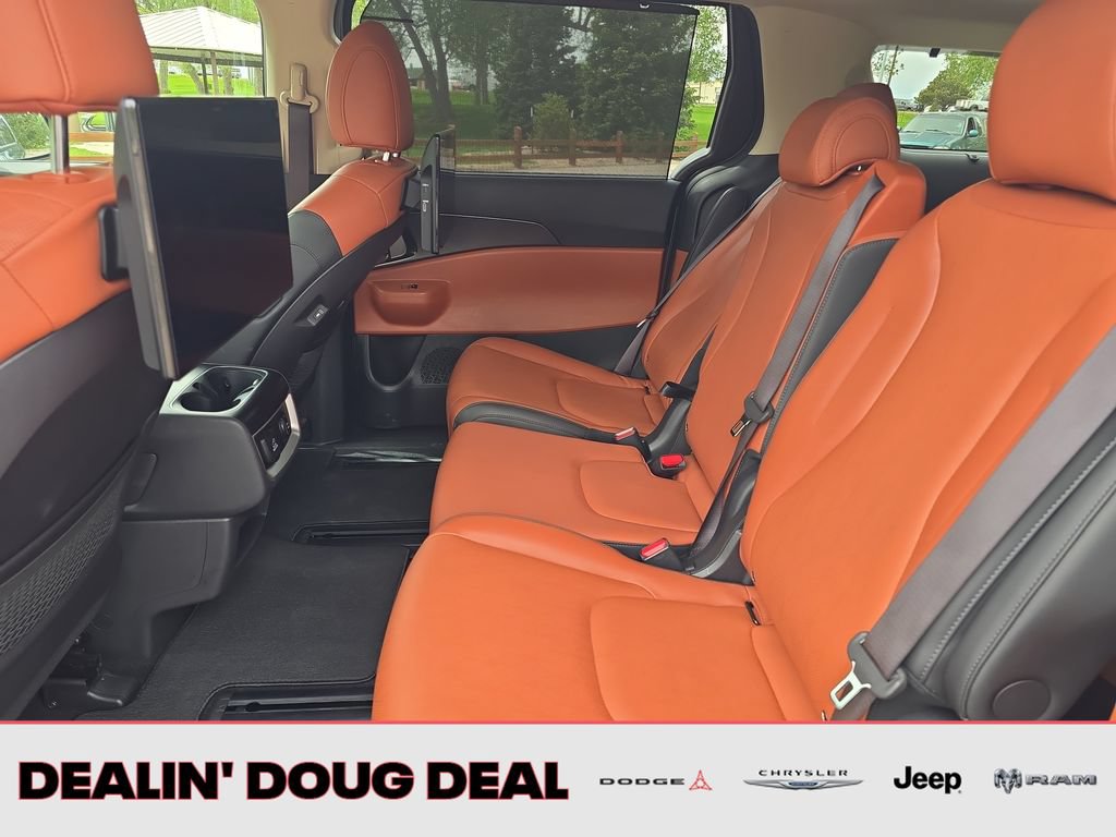 Used 2025 Kia Carnival SX FWD image 26