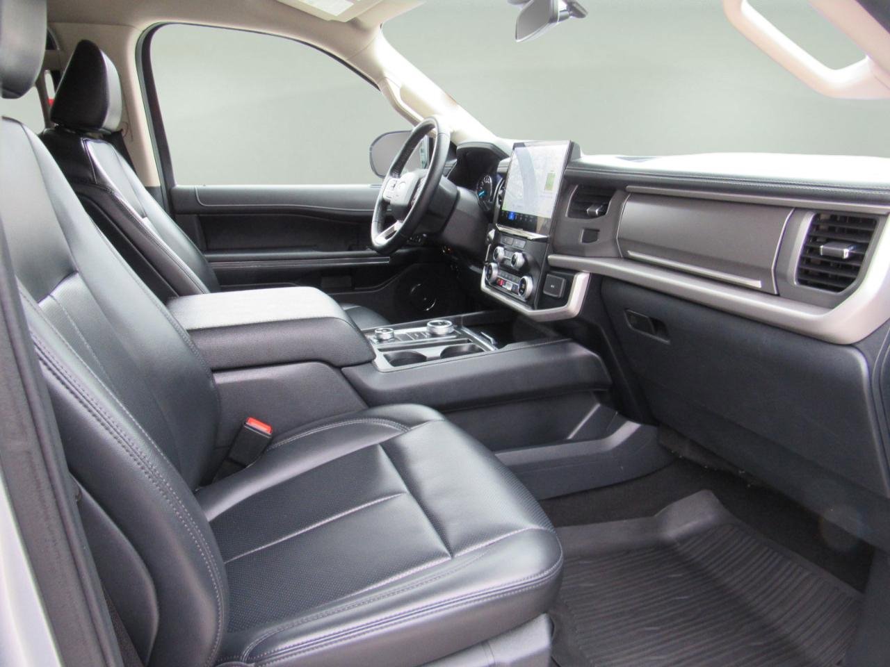 Used 2023 Ford Expedition XLT image 28