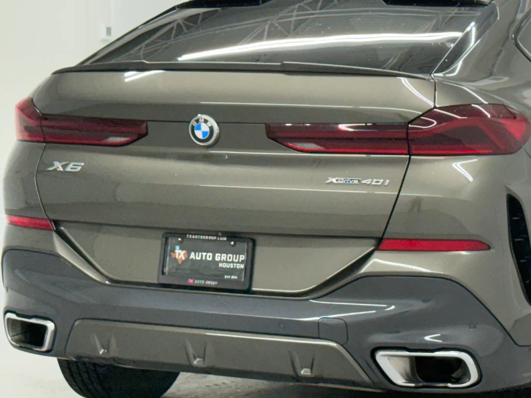 Used 2023 BMW X6 xDrive40i w/ M Sport Package image 41