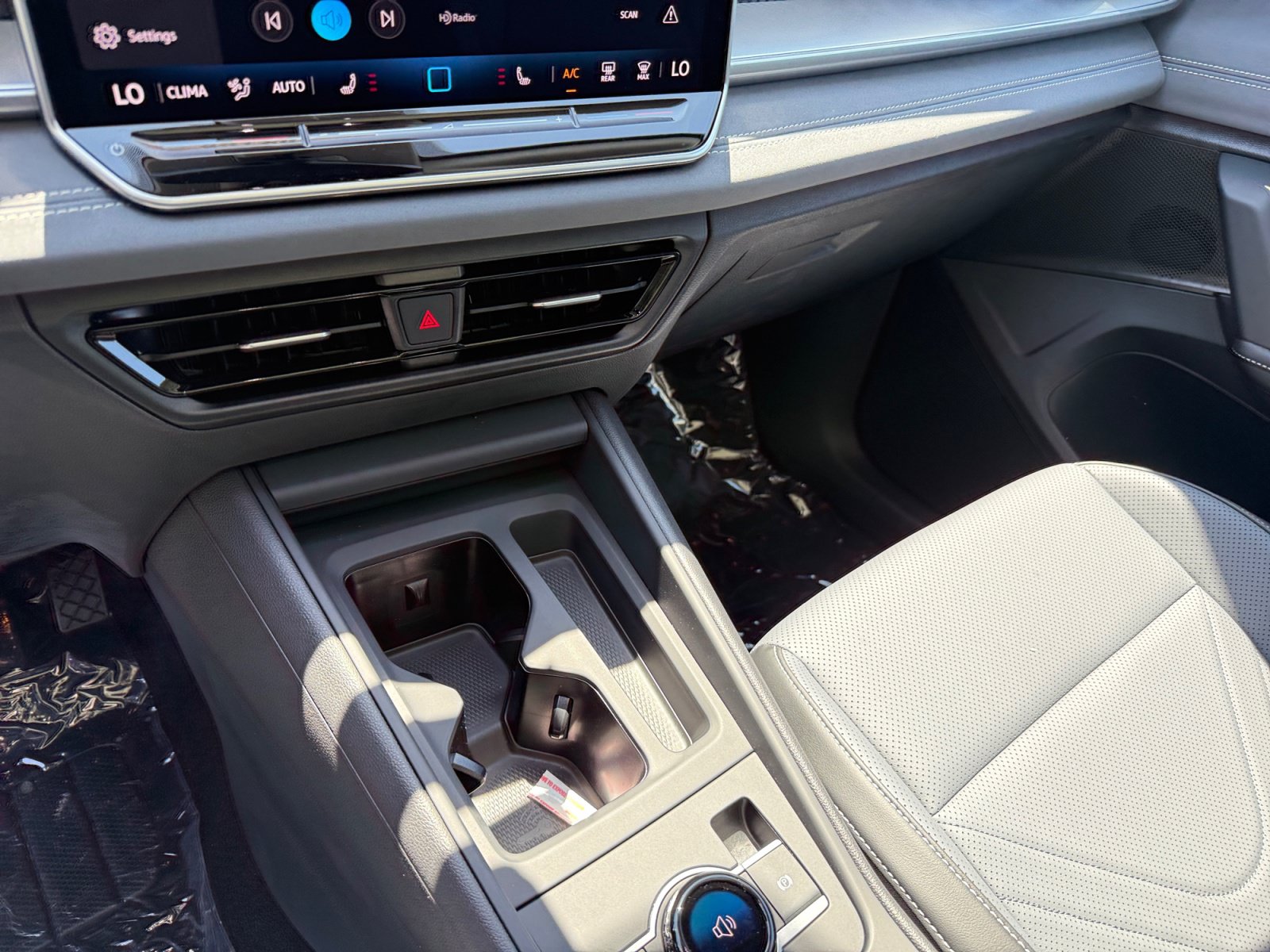 New 2026 Volkswagen Tiguan SE AWD/4WD image 13