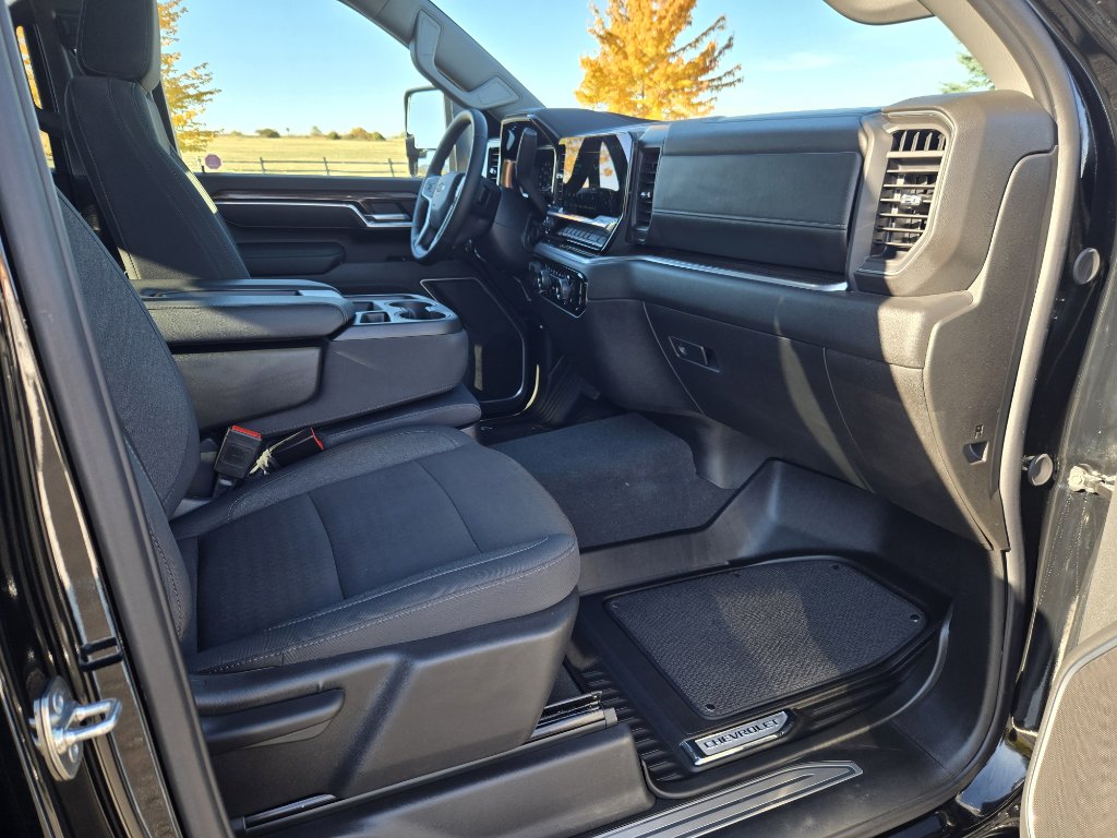 Used 2025 Chevrolet Silverado 3500 LT image 27