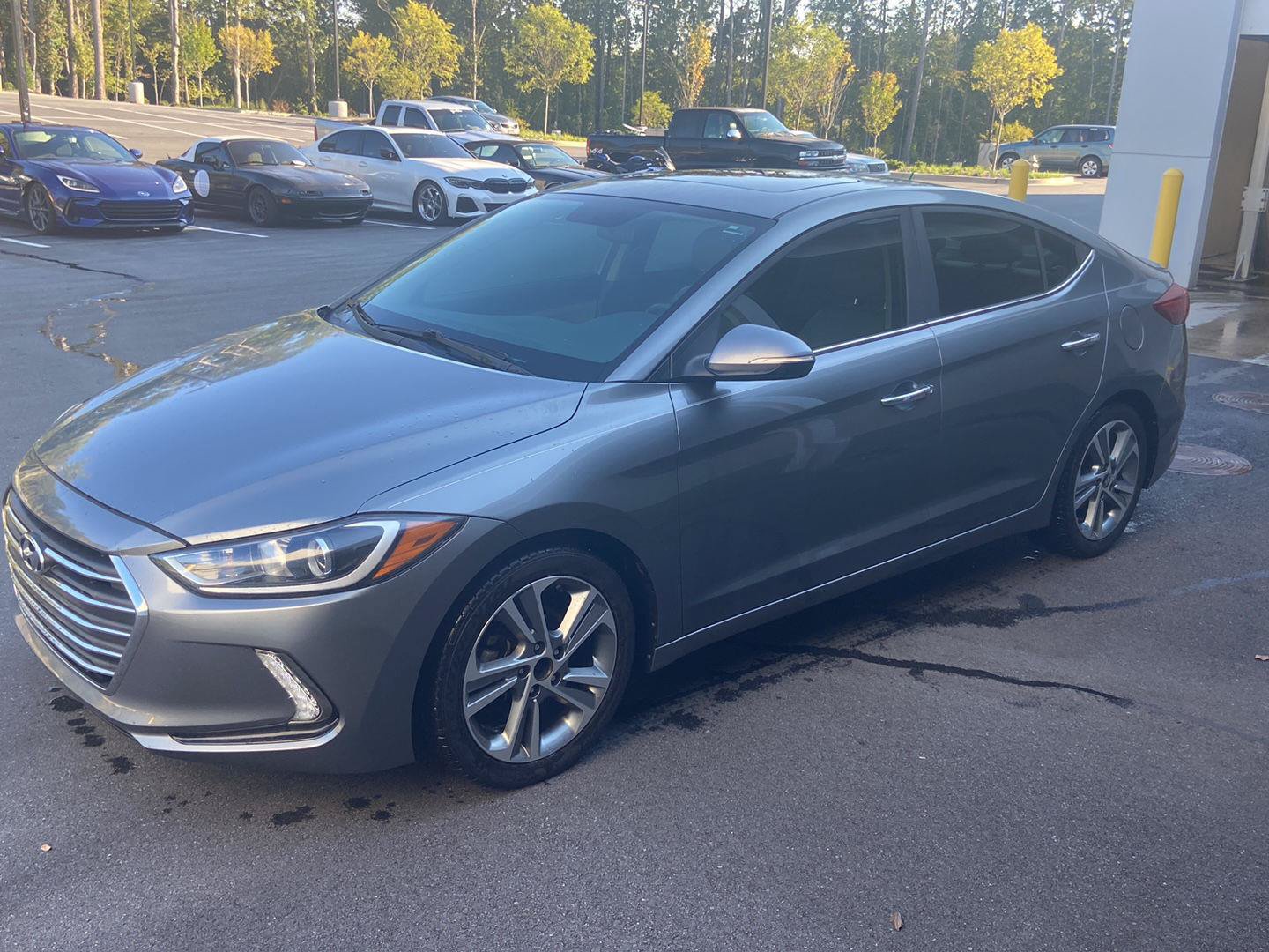 Used 2017 Hyundai Elantra Limited w/ Limited Tech Package 04 FWD image 1