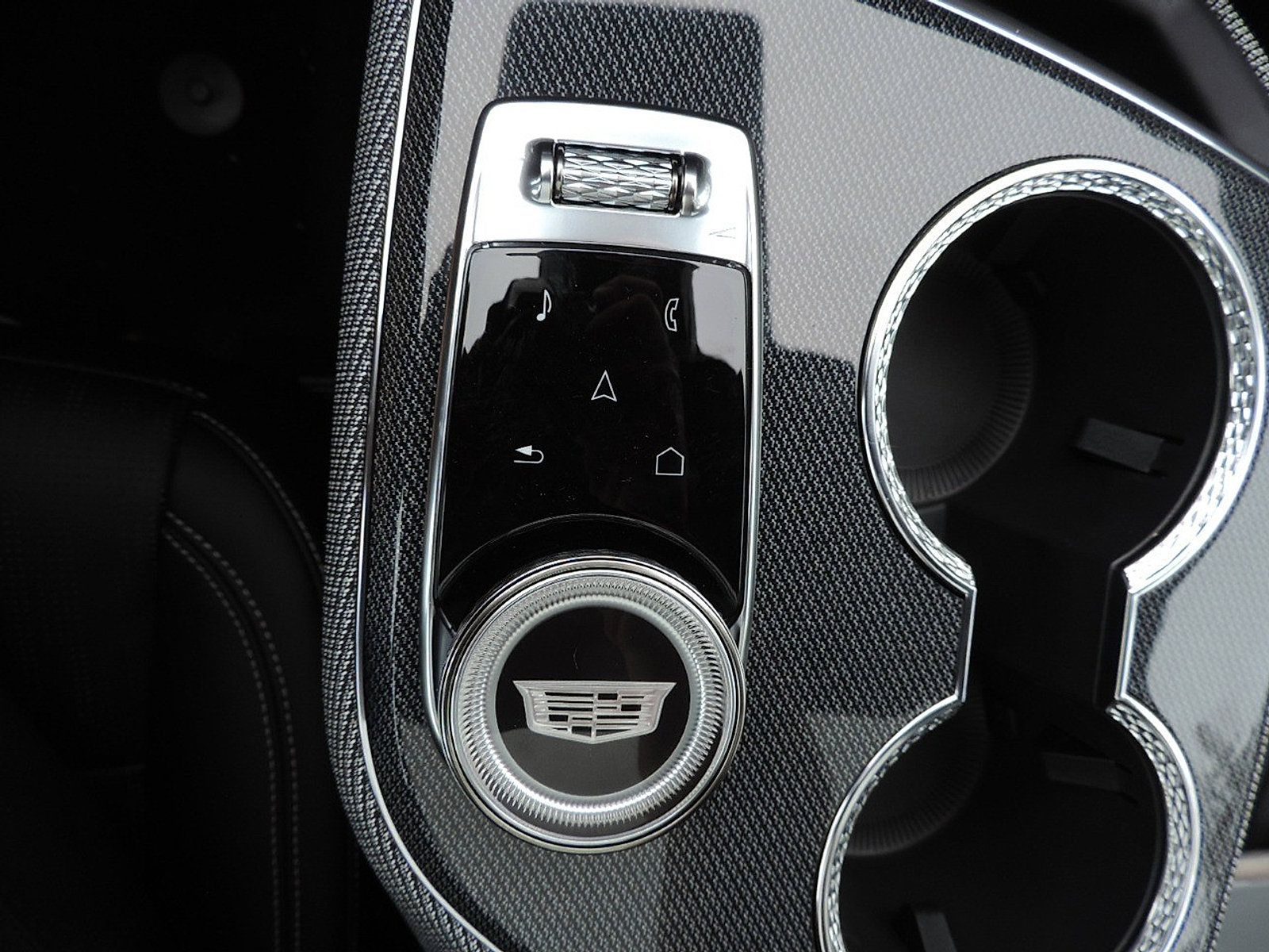 New 2026 Cadillac Optiq Luxury 2 image 20