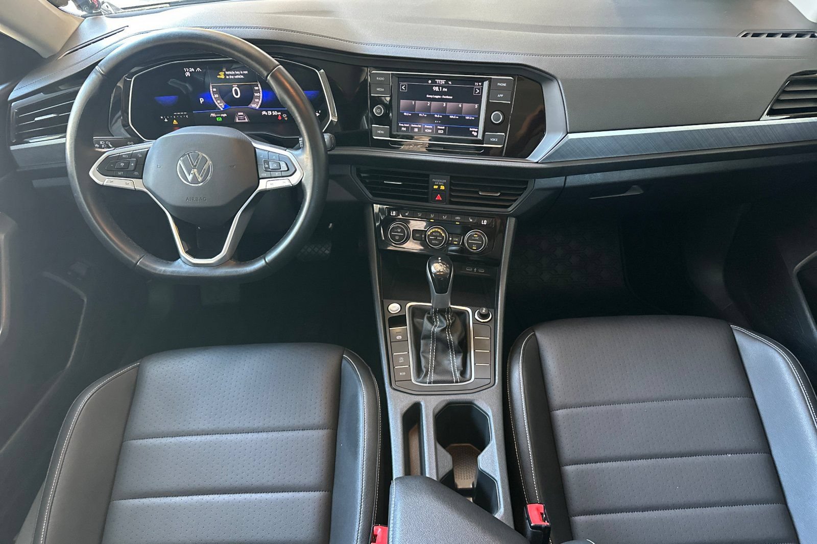 Used 2023 Volkswagen Jetta SE FWD image 14