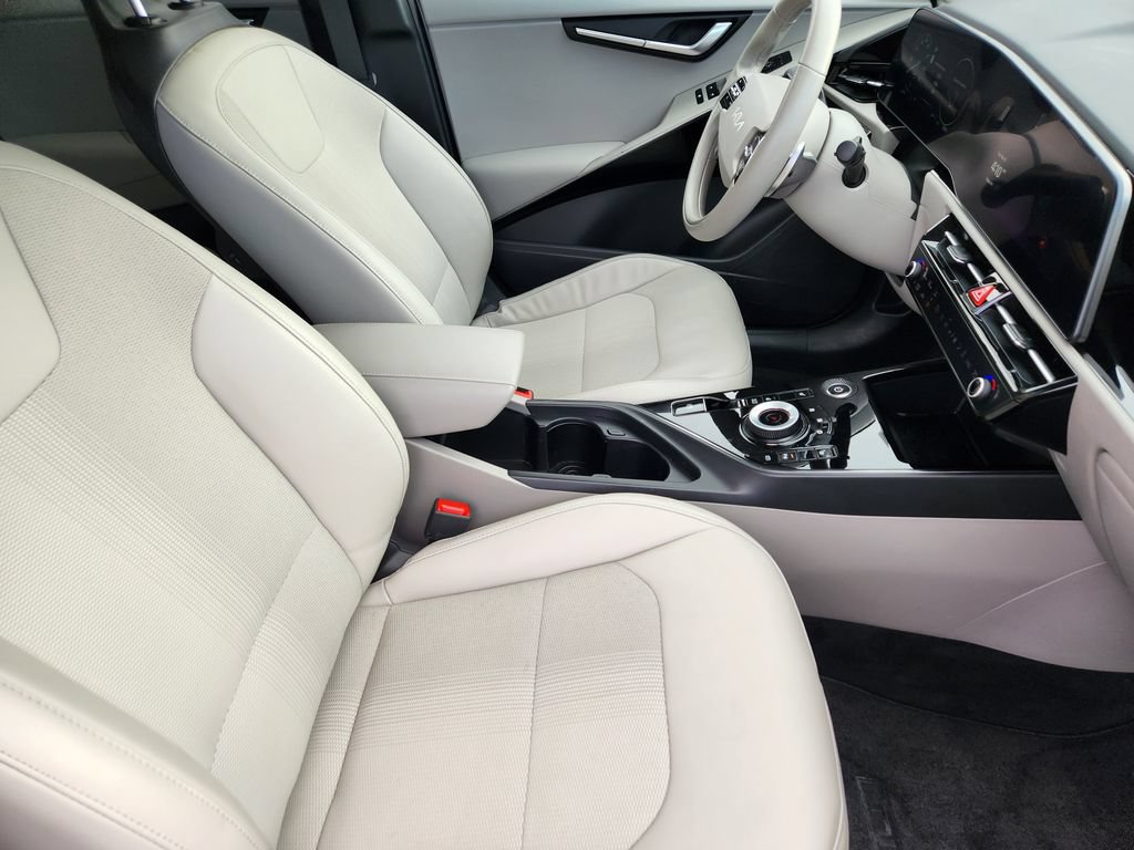 Certified 2023 Kia Niro Wind w/ Wind Preserve Package FWD image 13