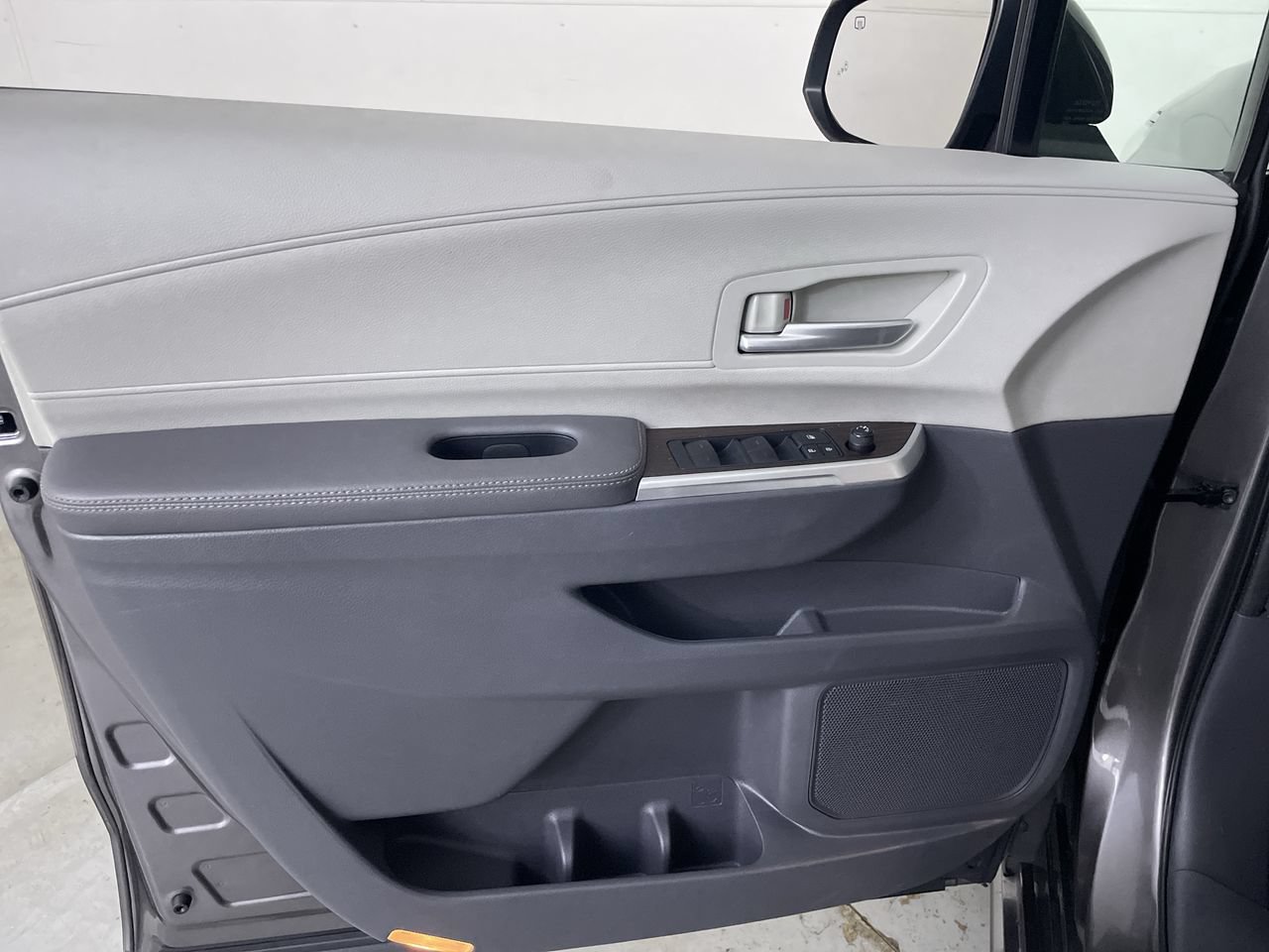 Used 2022 Toyota Sienna XLE FWD image 10