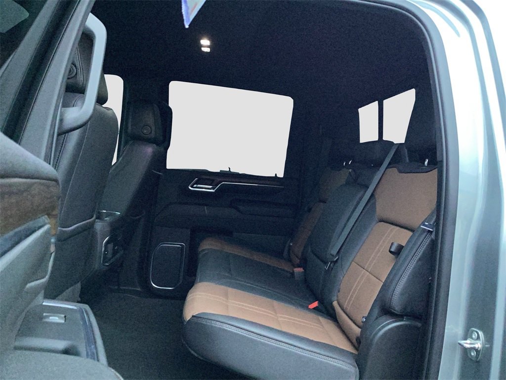 Used 2024 Chevrolet Silverado 3500 High Country w/ Technology Package image 13
