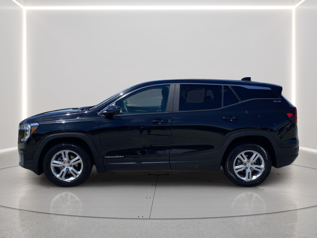Used 2024 GMC Terrain SLE FWD image 2