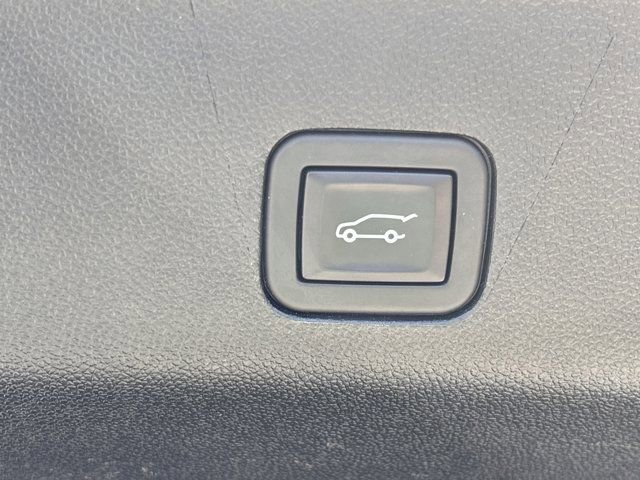 Used 2023 Chevrolet Suburban RST w/ Luxury Package image 9