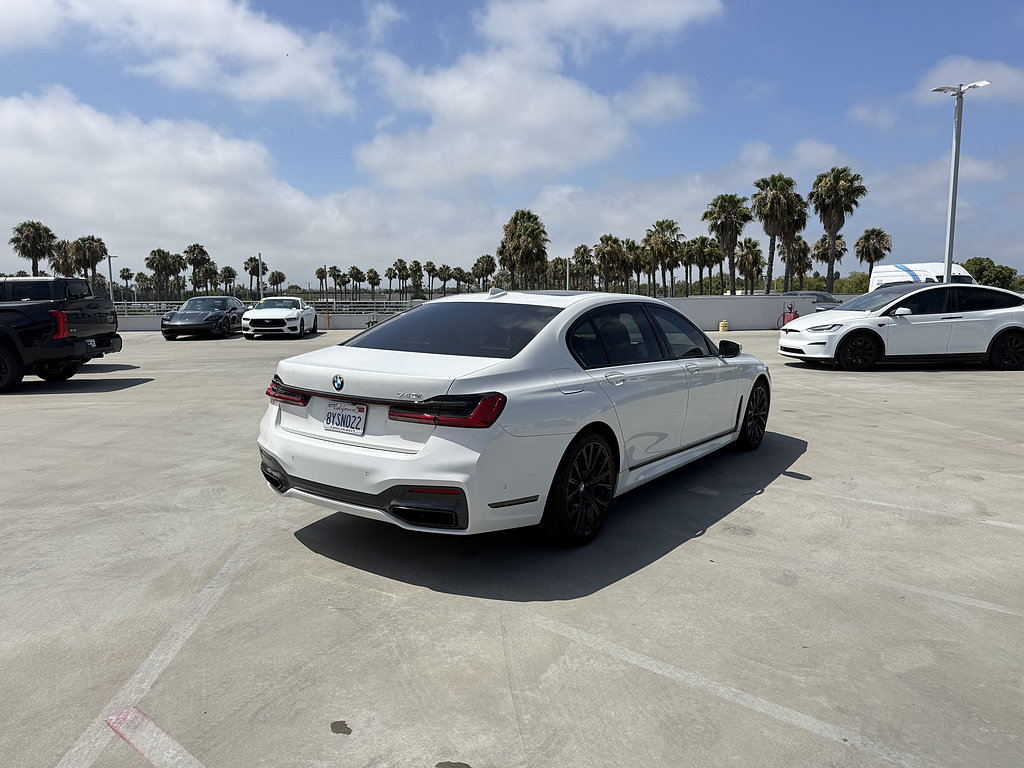 Used 2022 BMW 740i w/ M Sport Package RWD image 3