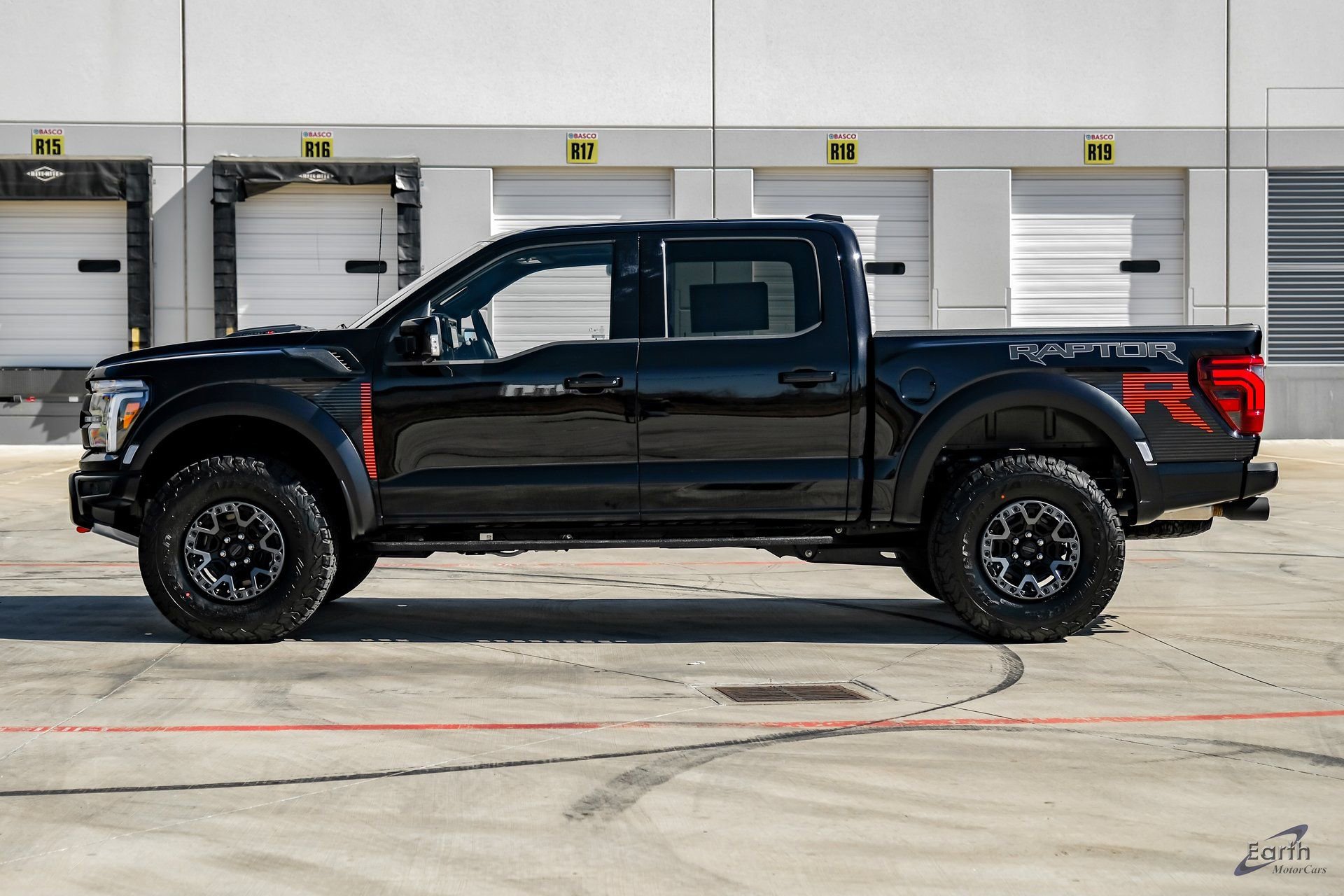Used 2025 Ford F150 Raptor w/ Equipment Group 803A Raptor R AWD/4WD image 7