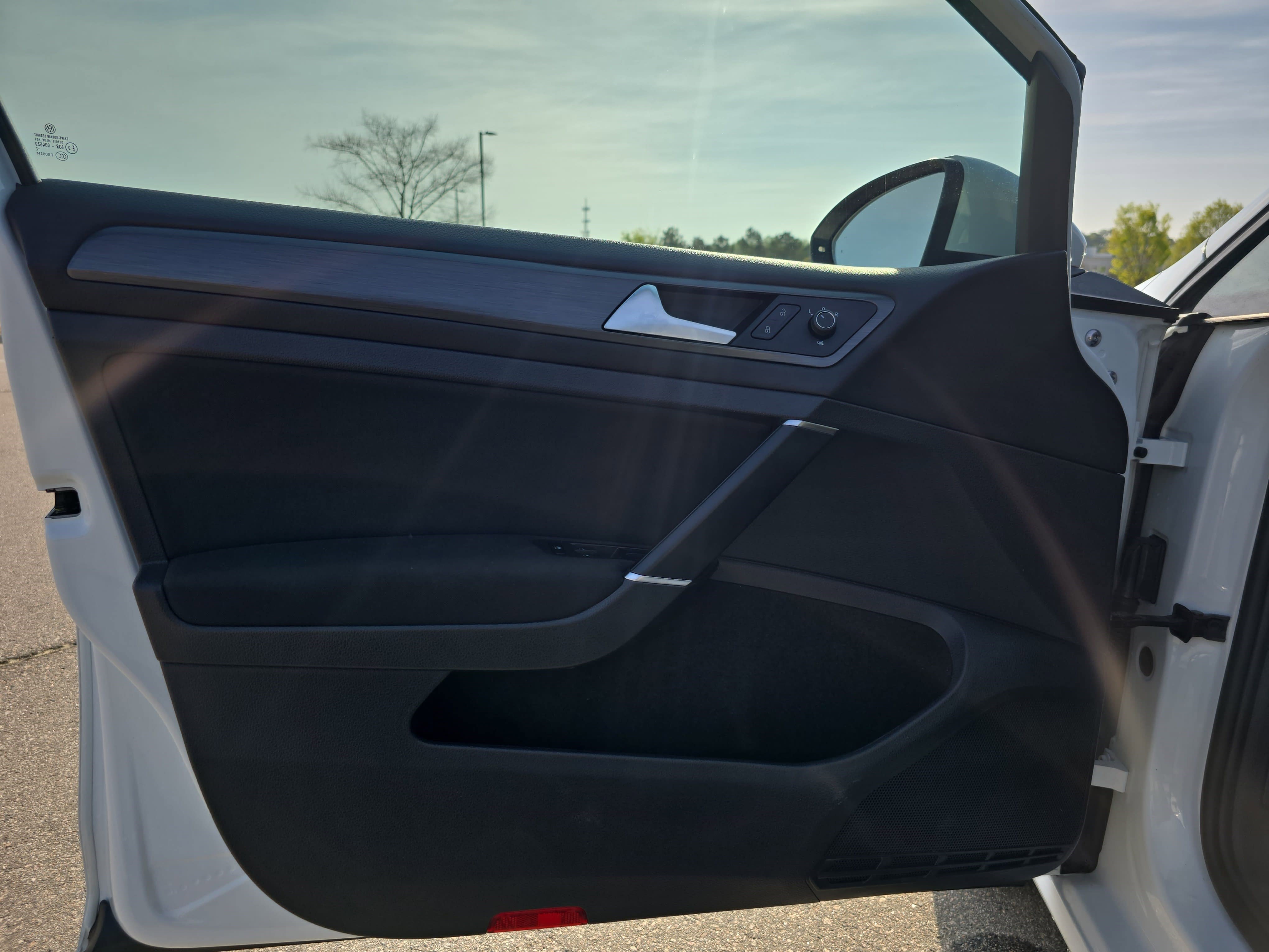 Used 2018 Volkswagen Golf S image 26