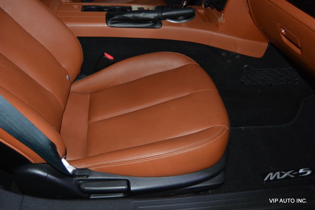 Used 2006 MAZDA MX-5 Miata Grand Touring image 16