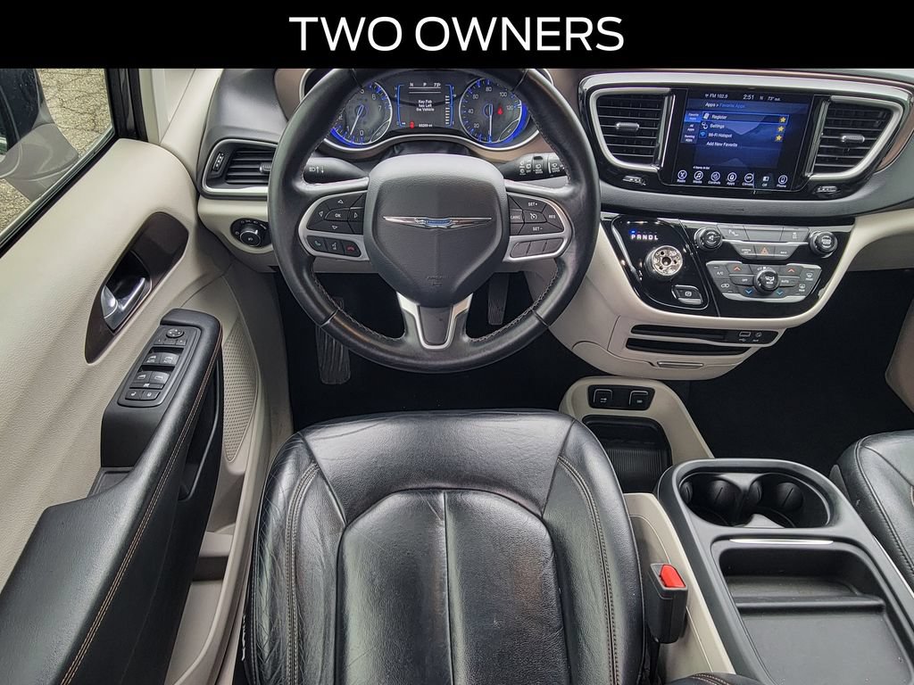 Used 2017 Chrysler Pacifica Touring-L FWD image 10