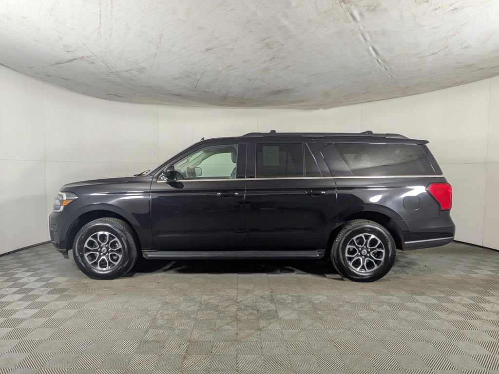 Used 2024 Ford Expedition Max XLT image 3