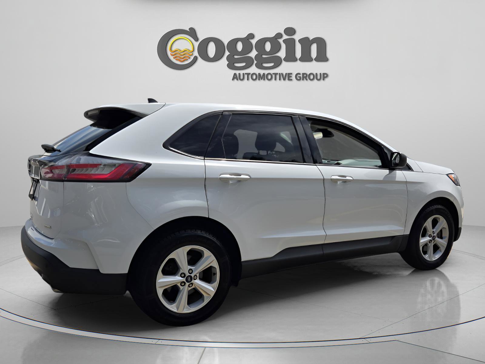 Used 2020 Ford Edge SE FWD image 5