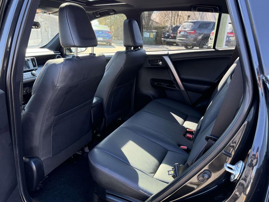 Used 2017 Toyota RAV4 SE image 15