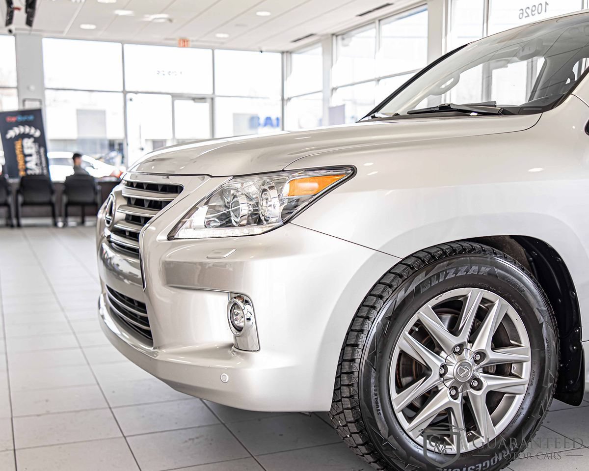 Used 2015 Lexus LX 570 4WD w/ Luxury Package image 4